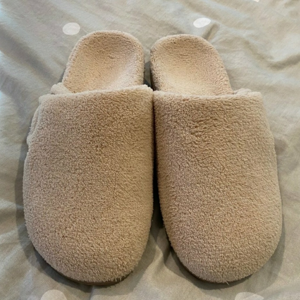 Vionic slippers